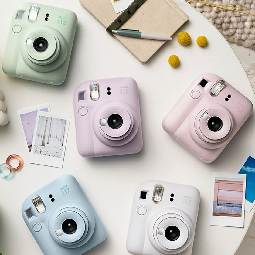 INSTAX MINI 12 DE FUJIFILM : Une bulle de douceur et de magie pour des fêtes inoubliables