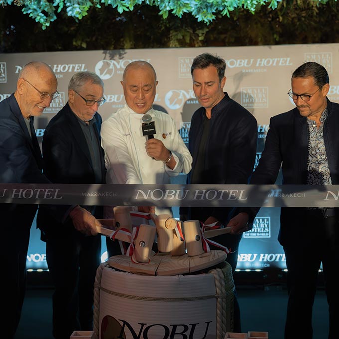 Nobu MATSUHISA, Robert DE NIRO et Meir TEPER, célèbrent une ceremony au Nobu Hotel